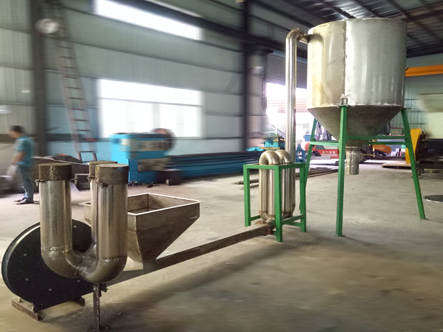 干燥機、吹風存料斗