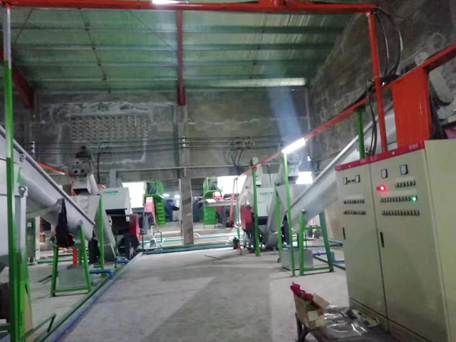 大型PET礦泉水瓶篩選、預(yù)洗、破碎、清洗 熱堿酸洗回收第二套大型生產(chǎn)線(POY級）